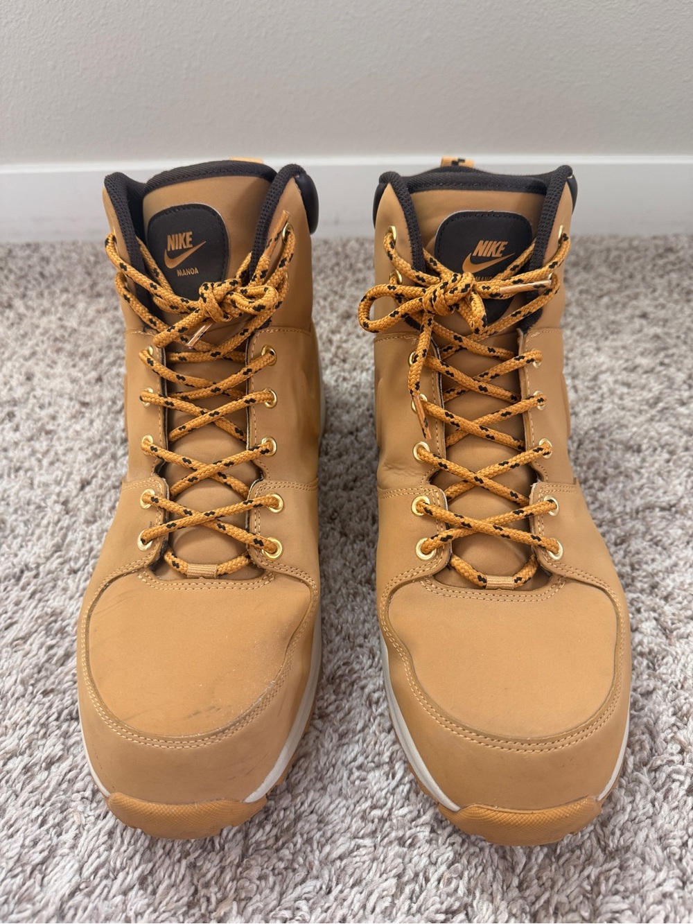 Nike Men's Menoa Work Boots with Contrasting Black Accents size 13